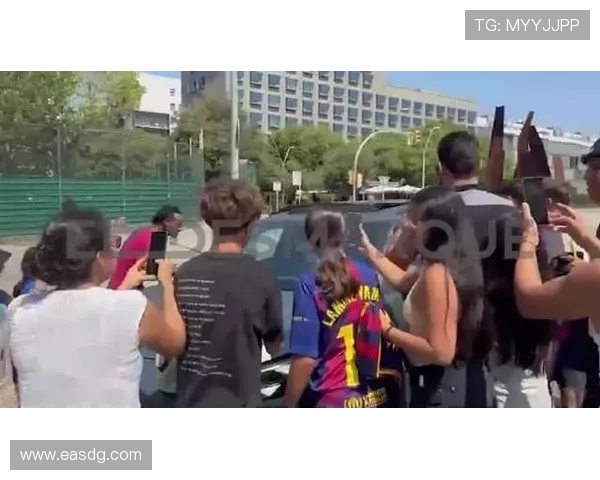 弗里克赛后匆忙离开未给韩国记者提问机会 引发舆论关注 弗里克赛后匆忙离开未给韩国记者提问机会 引发舆论关注
