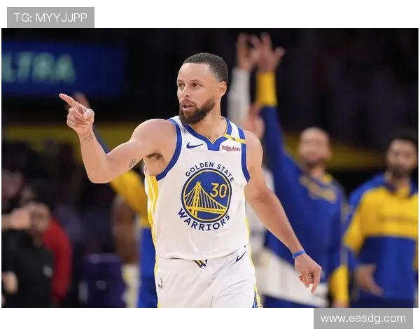 卡马拉全场追击库里展现攻守兼备实力贡献20分7板5前场板表现出色